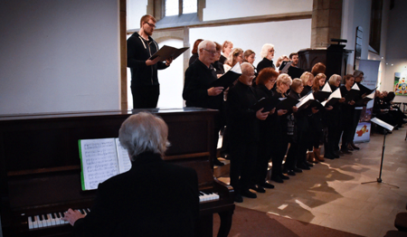 Beim Konzert in der St. Martin-Kirche sang zuerst die Kantorei alleine ...