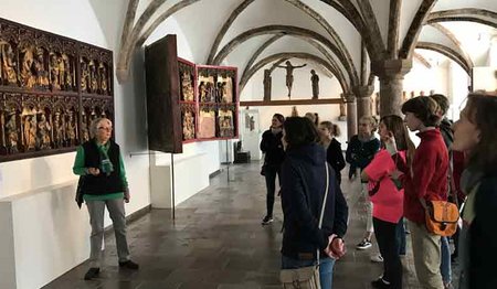 Konfirmandenfreizeit in Schleswig – Führung "Monster und Heilige" durch die Mittelalterausstellung