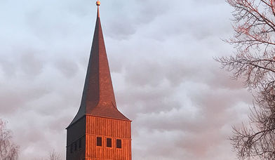 Haselauer Kirchturm im Sonnenuntergang - Copyright: Andreas-M. Petersen